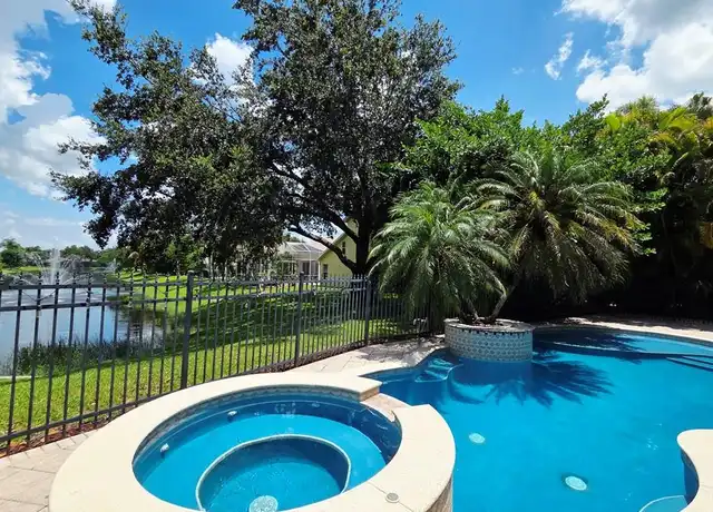 Property at 256 Burnt Pine Dr, Naples, FL, 34119, 4 beds, 3 baths, [object Object]