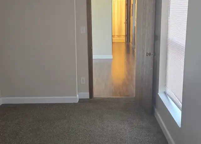 Property at 400 E Jefferson St Unit ST206, Springfield, IL, 62701, 2 beds, 1 bath, [object Object]