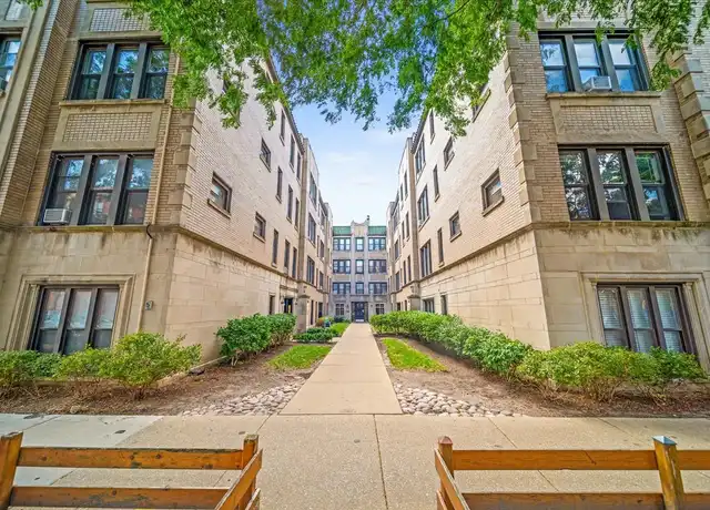 Property at 639 W Roscoe St Unit T3, Chicago, IL, 60657, 1 bed, 1 bath, [object Object]