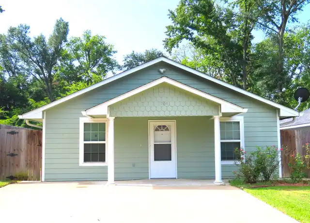 Property at 704 W 25th St, Tyler, TX, 75702, 3 beds, 2 baths, [object Object]