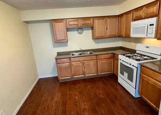 Property at 1707 School St Unit 1707-6, Rockford, IL, 61101, 2 beds, 1 bath, [object Object]
