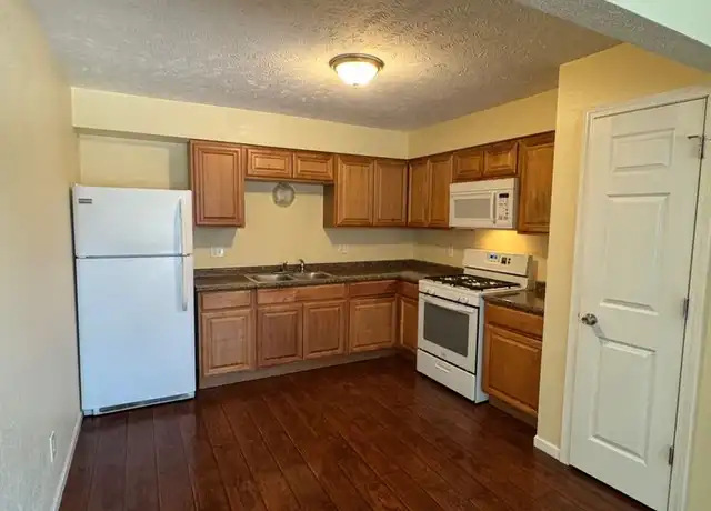 Property at 1707 School St Unit 1707-6, Rockford, IL, 61101, 2 beds, 1 bath, [object Object]