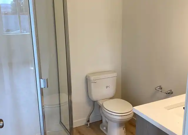 Property at 202 SW Maricopa Dr Unit B, Bend, OR, 97702, 1 bed, 1 bath, [object Object]