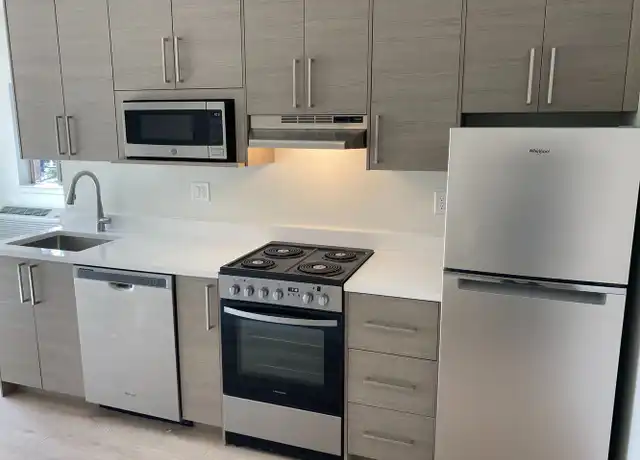 Property at 202 SW Maricopa Dr Unit B, Bend, OR, 97702, 1 bed, 1 bath, [object Object]