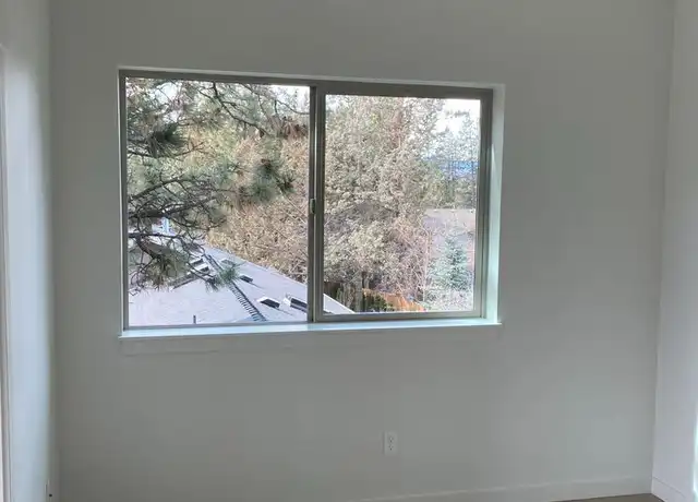 Property at 202 SW Maricopa Dr Unit B, Bend, OR, 97702, 1 bed, 1 bath, [object Object]