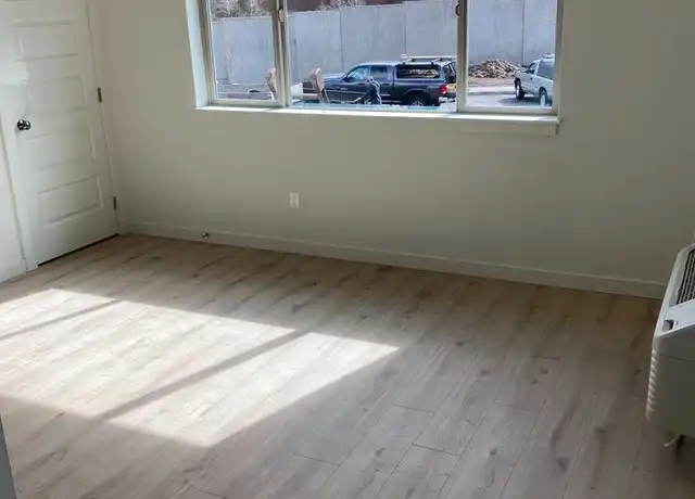 Property at 202 SW Maricopa Dr Unit B, Bend, OR, 97702, 1 bed, 1 bath, [object Object]