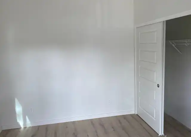 Property at 202 SW Maricopa Dr Unit B, Bend, OR, 97702, 1 bed, 1 bath, [object Object]