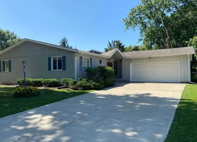 Property at 1923 Calvin Ave, Iowa City, IA, 52246, 4 beds, 3.5 baths, [object Object]