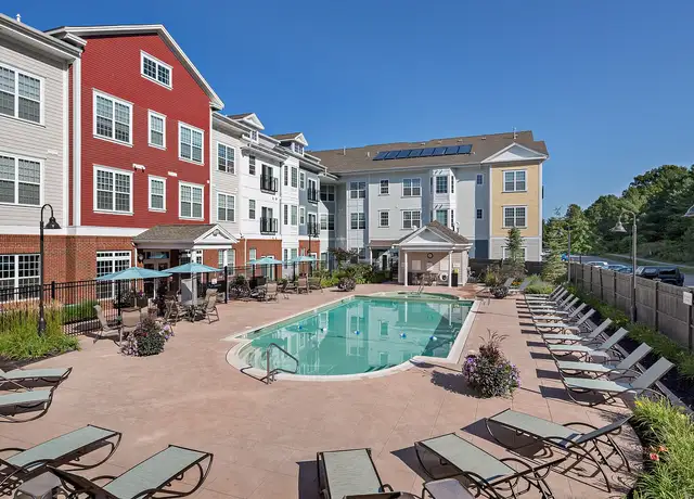 Photo of 3000 Taylor Pond Ln, Bedford, MA 01730