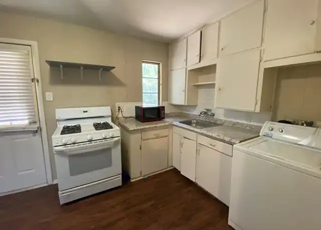 Property at 1813 Wayne St, Denton, TX, 76209, 2 beds, 1 bath, [object Object]