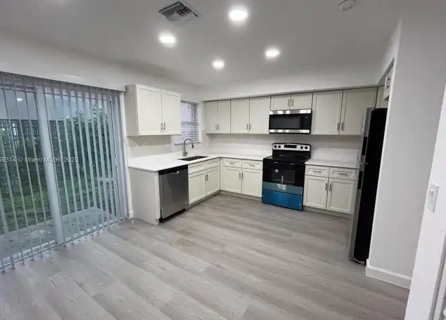 Property at 11461 NW 43rd St Unit B, Coral Springs, FL, 33065, 2 beds, 1.5 baths, [object Object]