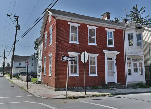 Property at 42 E Locust St Unit 2nd Floor, Mechanicsburg, PA, 17055, 2 beds, 1 bath, [object Object]