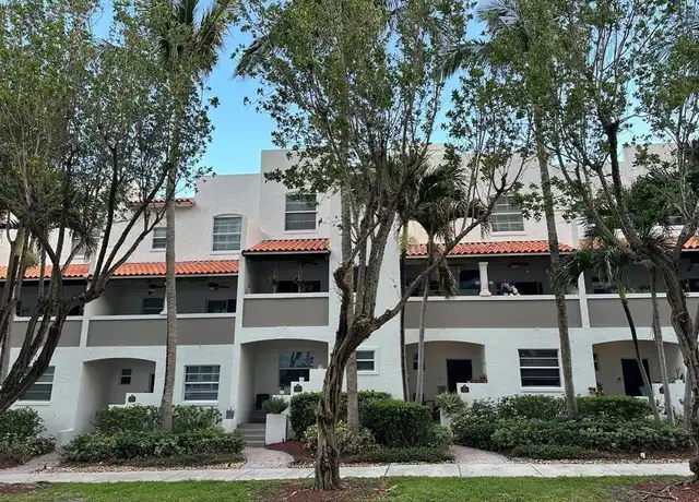 Property at 3225 NE 5th Ct, Pompano Beach, FL, 33062, 2 beds, 2.5 baths, [object Object]