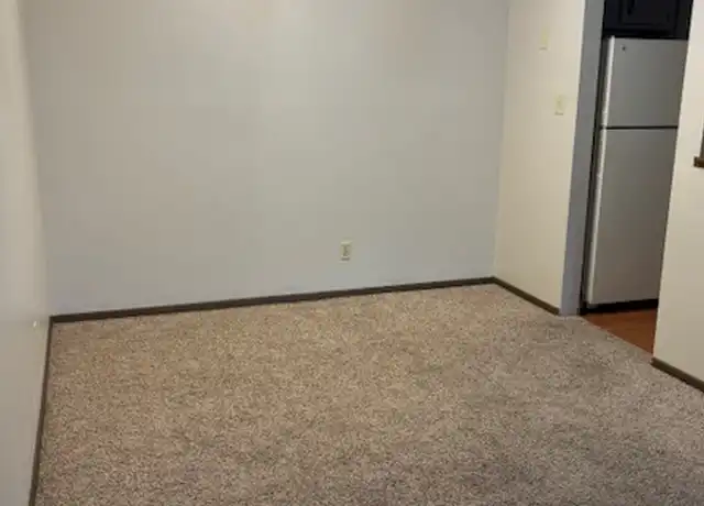 Property at 2140 Edgewood Rd NW Unit 8, Cedar Rapids, IA, 52405, 2 beds, 1 bath, [object Object]