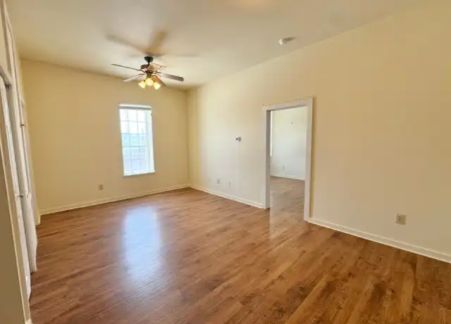 Property at 104 Depot St Unit B, Elgin, TX, 78621, 1 bed, 1 bath, [object Object]