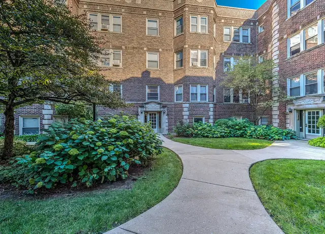 Photo of 49 South Blvd, Oak Park, IL 60302