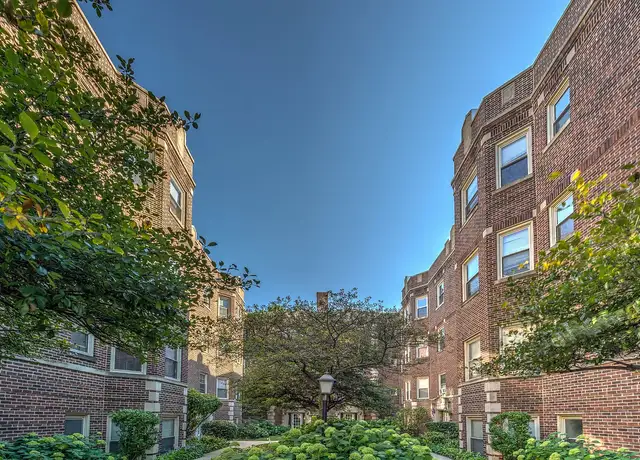 Photo of 49 South Blvd, Oak Park, IL 60302