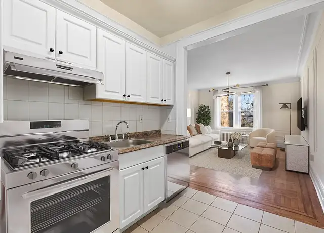 Photo of 10 Roosevelt Pl, Montclair, NJ 07042