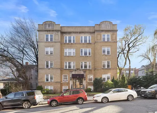 Photo of 10 Roosevelt Pl, Montclair, NJ 07042
