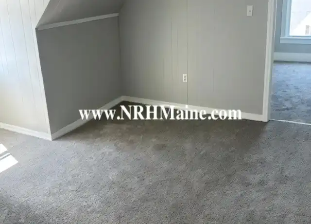 Property at 24 Elm St, Lewiston, ME, 04240, 2 beds, 1 bath, [object Object]