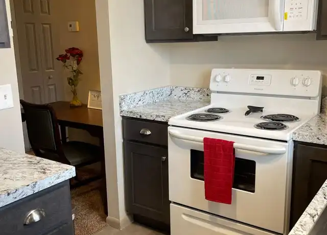 Property at 120 Riverside Ct Unit 31 FURNSHED SHORT TERM RENTAL, Elyria, OH, 44035, 2 beds, 1 bath, [object Object]