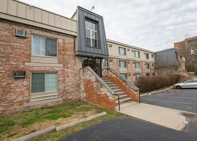 Property at 508 Riddle Rd, Cincinnati, OH, 45220, 1 bed, 1 bath, [object Object]