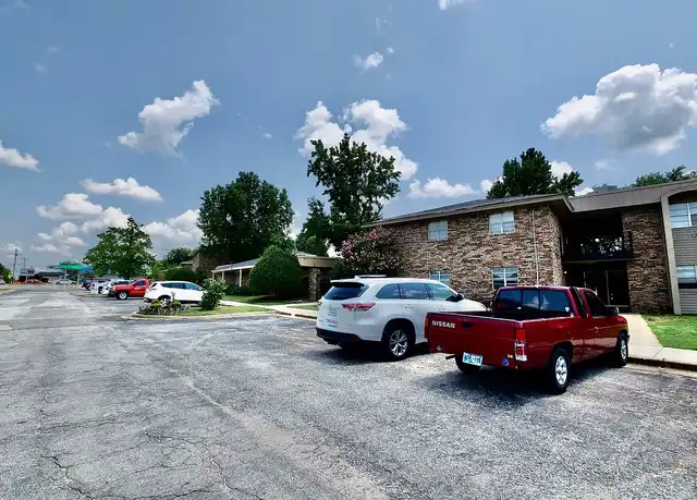Property at Villa Chateau - 1001 E Independence St, Shawnee, OK, 74804, 1-2 bed, 1 bath, [object Object]