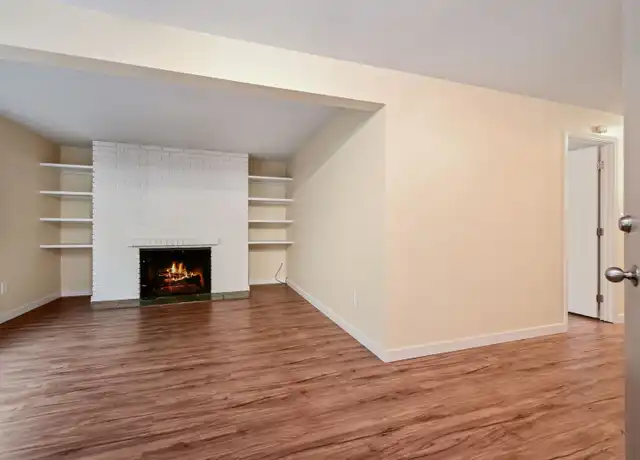 Property at 1000 E Aloha St Unit 10, Seattle, WA, 98102, 2 beds, 1 bath, [object Object]
