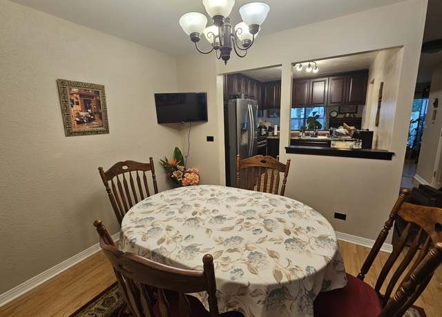 Photo of 1305 Coldspring Rd, Carol Stream, IL 60188