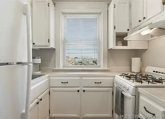 Property at Melrose Apartments - 601 S Elgin Ave, Tulsa, OK, 74120, 1 bed, 1 bath, [object Object]