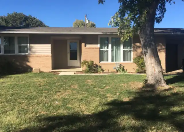 Property at 703 Carriage Ct, Salina, KS, 67401, 3 beds, 1.5 baths, [object Object]
