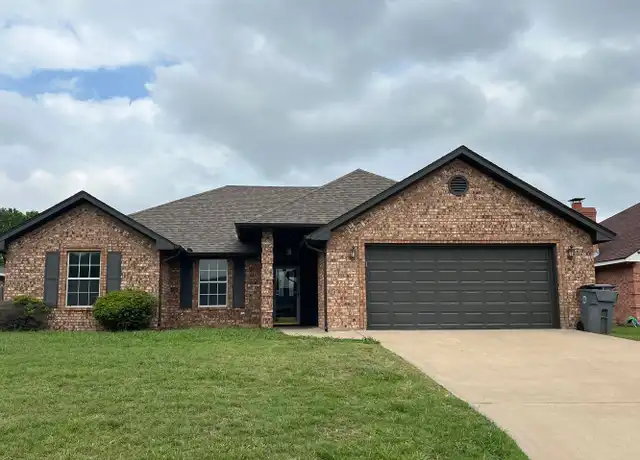 Property at 4010 SE Camelot Dr, Lawton, OK, 73501, 3 beds, 2 baths, [object Object]