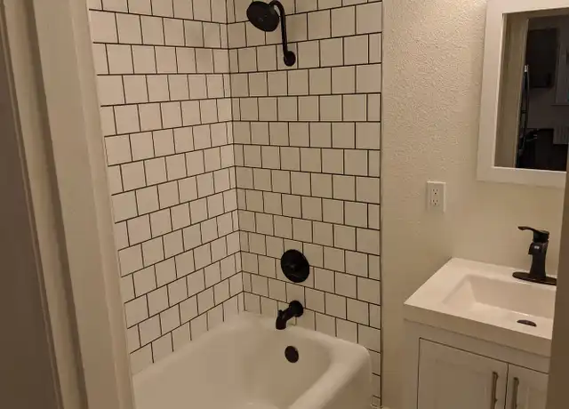 Property at Elise Apartments - 1627 10th Ave W, Seattle, WA, 98119, 1 bed, 1 bath, [object Object]
