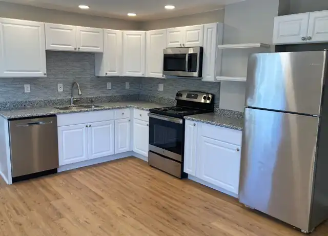 Property at 10 Auburn St, Exeter, NH, 03833, 2 beds, 1 bath, [object Object]