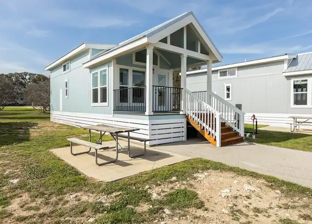 Property at 25928 Haynie Flat Rd Unit 102 R, Spicewood, TX, 78669, 1 bed, 1 bath, [object Object]