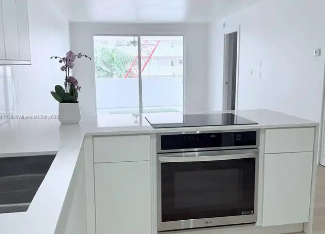 Property at 1331 Lincoln Rd #502, Miami Beach, FL, 33139, 2 beds, 1.5 baths, [object Object]