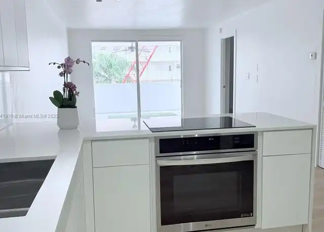 Property at 1331 Lincoln Rd #502, Miami Beach, FL, 33139, 2 beds, 1.5 baths, [object Object]