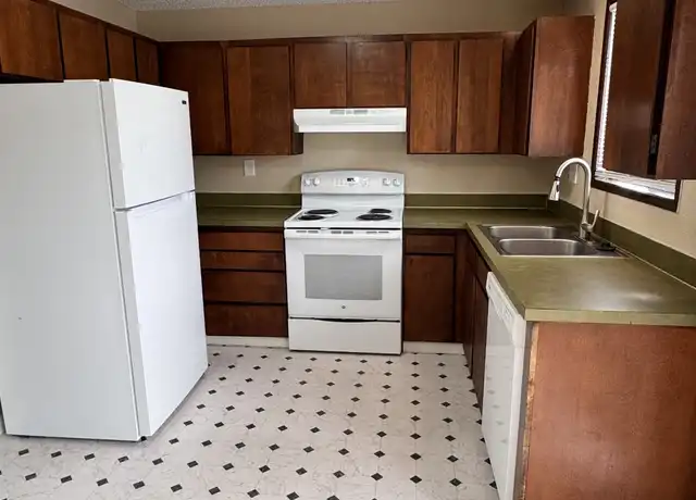 Property at 427 Hewitt Ave, Roseburg, OR, 97470, 2 beds, 1 bath, [object Object]