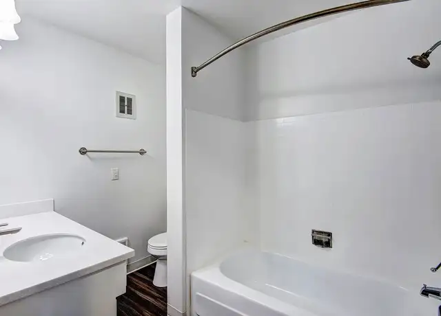Photo of 17525 80th Ave NE, Kenmore, WA 98028