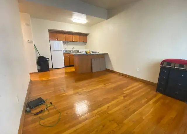 Property at 1112 E Knapp St Unit 15, Milwaukee, WI, 53202, 1 bed, 1 bath, [object Object]