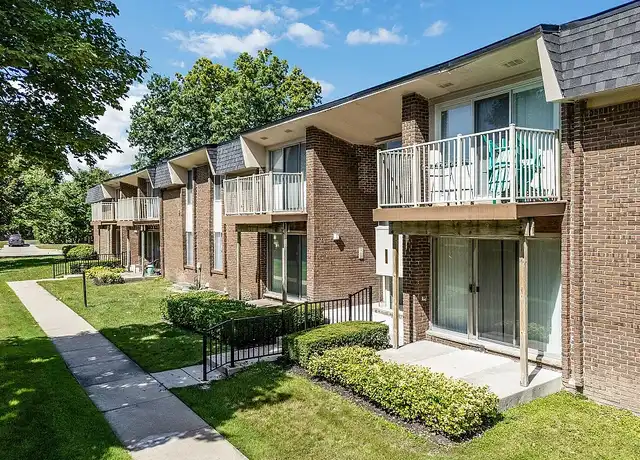 Property at Kensington Manor Apartments - 33203 N Manor Dr, Farmington, MI, 48336, 1-2 bed, 1 bath, [object Object]