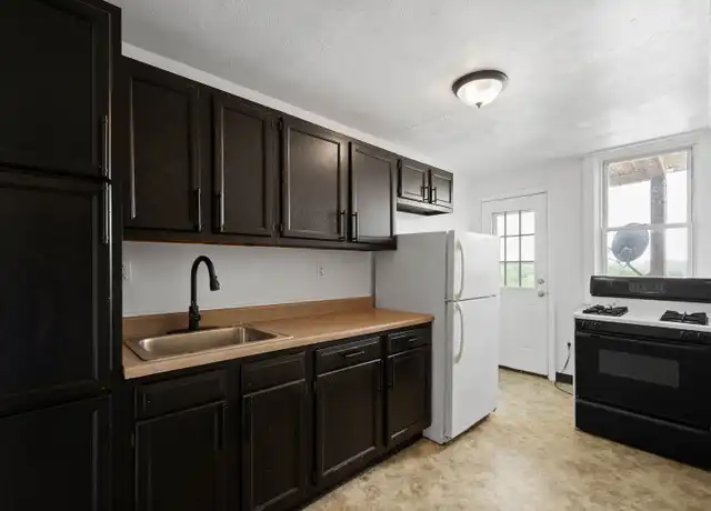 Property at 1605 Westmont Ave Unit 1604 Dellrose 2nd Floor, Pittsburgh, PA, 15210, 2 beds, 1 bath, [object Object]