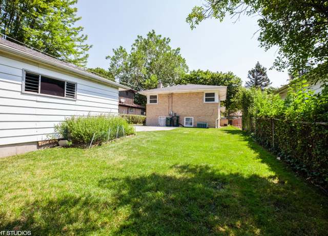 Photo of 233 Thelin Ct, Wilmette, IL 60091