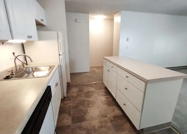Property at 4611 SW Luradel St Unit 3, Portland, OR, 97219, 2 beds, 2 baths, [object Object]