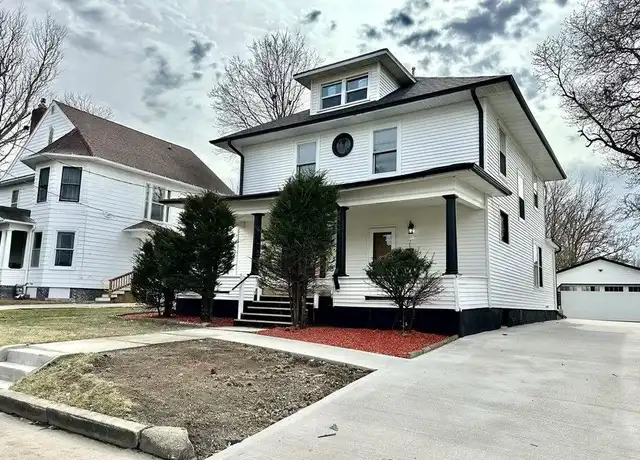 Property at 527 1st Ave W, Newton, IA, 50208, 4 beds, 2 baths, [object Object]