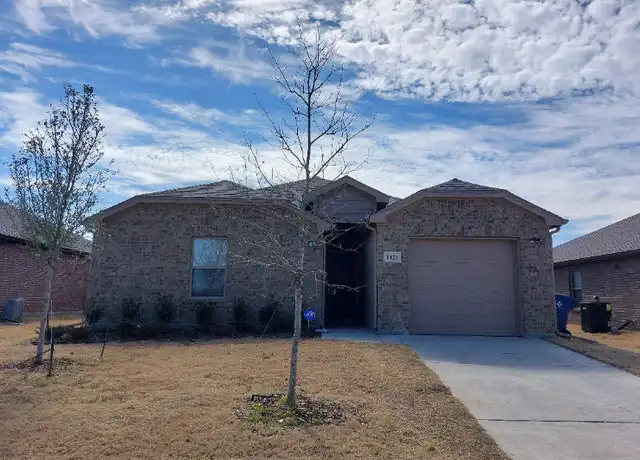 Property at 1421 Warringwood Dr, Greenville, TX, 75402, 3 beds, 2 baths, [object Object]