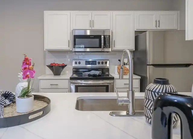 Property at Saw Mill Village Apartments - 6900 Sawmill Village Dr, Columbus, OH, 43235, 1 bed, 1 bath, [object Object]
