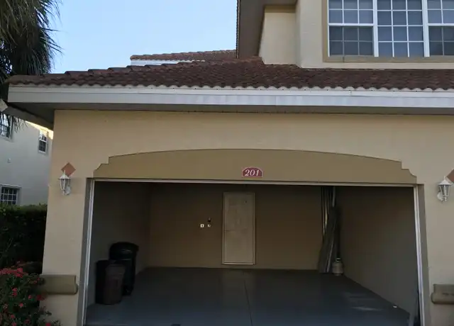 Property at 5111 W Hyde Park Ct #201, Fort Myers, FL, 33912, 4 beds, 2.5 baths, [object Object]