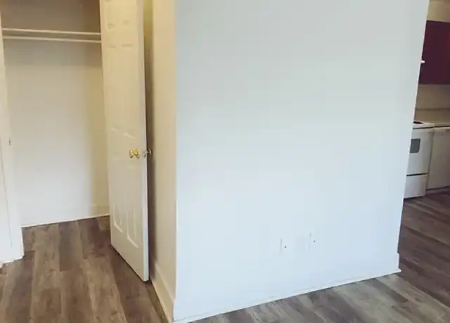 Property at Parkway Place Apartments - 2115 Central Pkwy SW, Decatur, AL, 35601, 2 beds, 1 bath, [object Object]