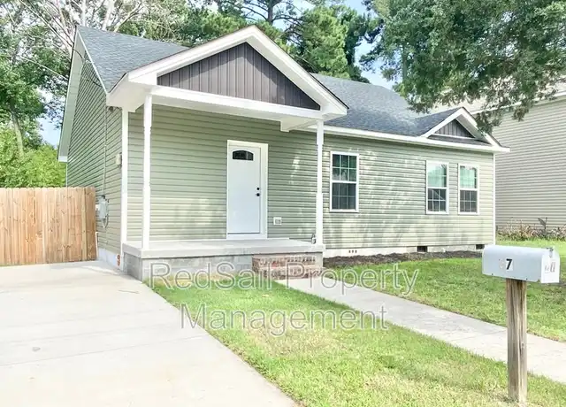 Property at 27 Pollux Cir E, Portsmouth, VA, 23701, 3 beds, 2 baths, [object Object]